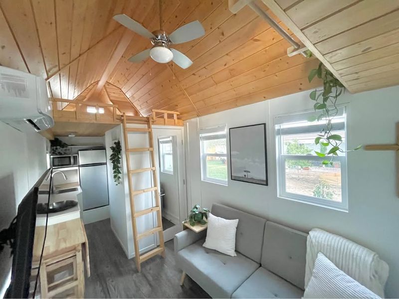 Professionally Built Tiny Home on Wheels! Fully Furnished image 2