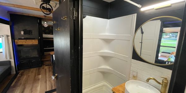 Fully Remodeled Tiny Home on Wheels! image 4