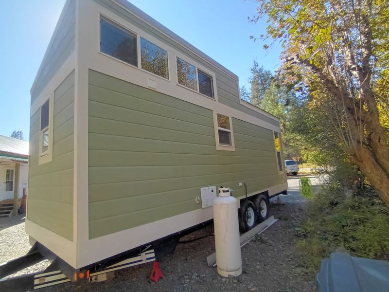 Beautiful Tiny Home on Wheels For Sale in Washington!