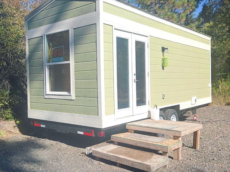 Beautiful Tiny Home on Wheels For Sale in Washington!