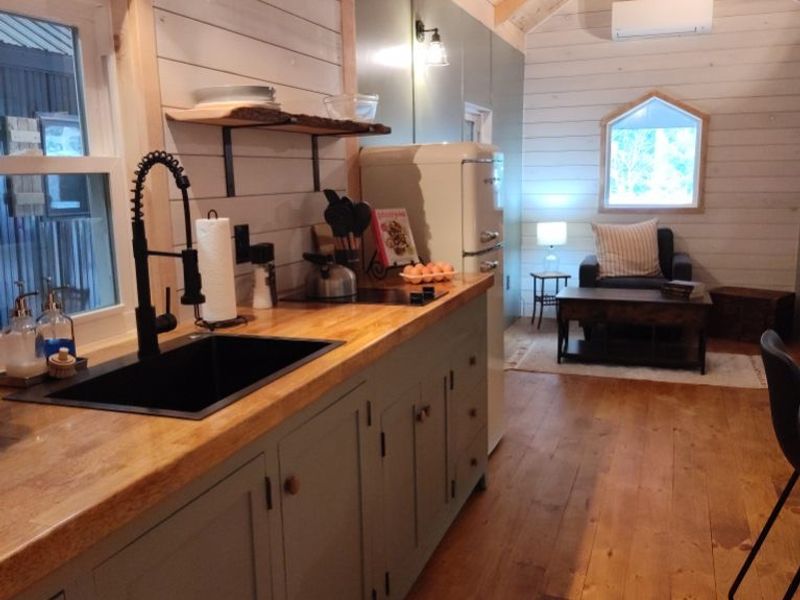 32ft Rustic Tiny Home in PA -Delivery Available