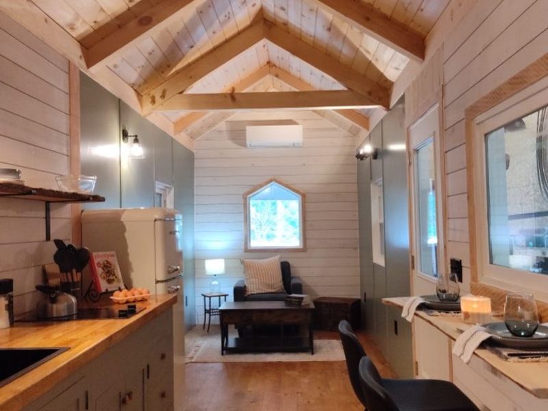 32ft Rustic Tiny Home in PA -Delivery Available