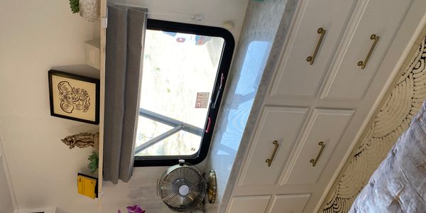 For Sale Nevada 34 Ft Long Luxury Camper image 4