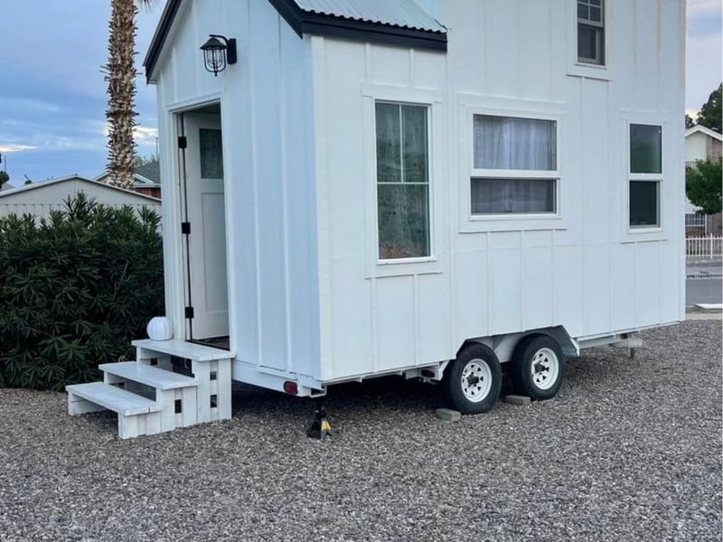 Beautiful Tiny Home - For Sale in Texas! image 2