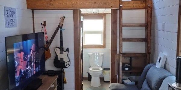 24 Feet Long Tiny Home on Wheels – For Sale in Texas! image 3