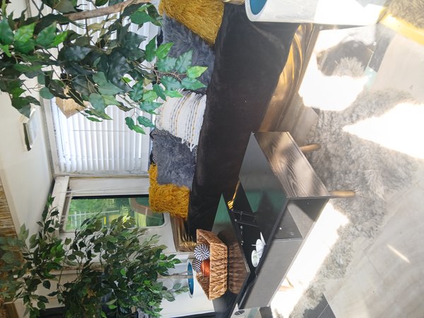 280sq Live in it ,Rent it or Travel in style... 1990s Fully furnished. With essentials