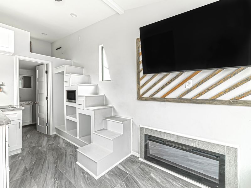 For Sale: Move-In Ready Modern Tiny Home in Texas! image 2