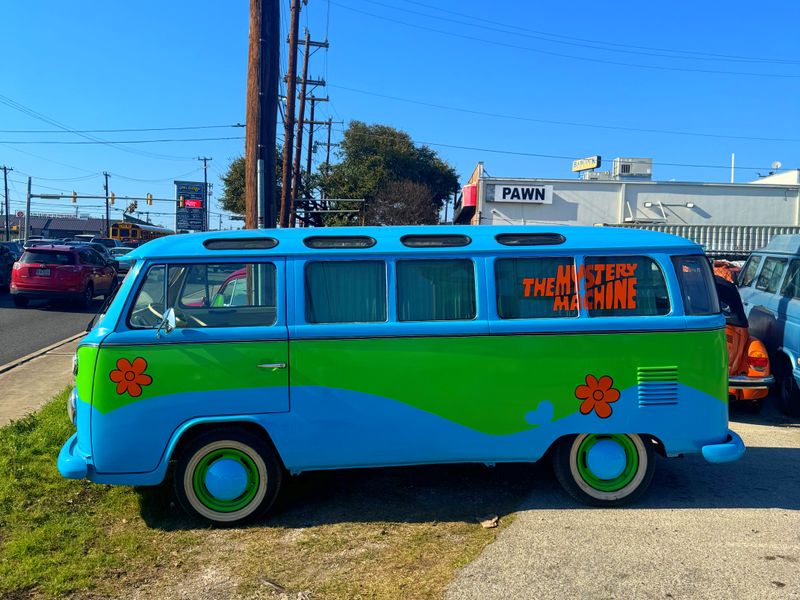 For Sale: 1976 Custom Volkswagen Minibus “Mystery Machine” – Fully Restored image 2
