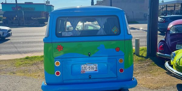 For Sale: 1976 Custom Volkswagen Minibus “Mystery Machine” – Fully Restored image 3