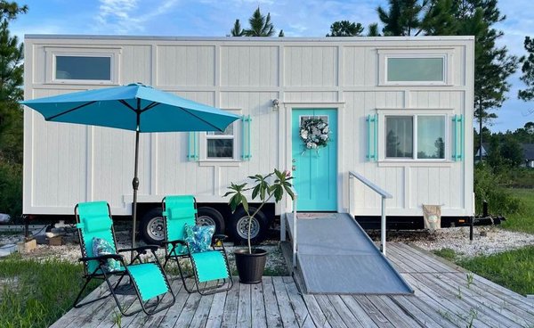 🦋 BEAUTIFUL Tiny Home – with bathtub! 🛀