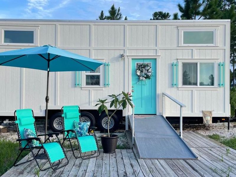 🦋 BEAUTIFUL Tiny Home – with bathtub! 🛀