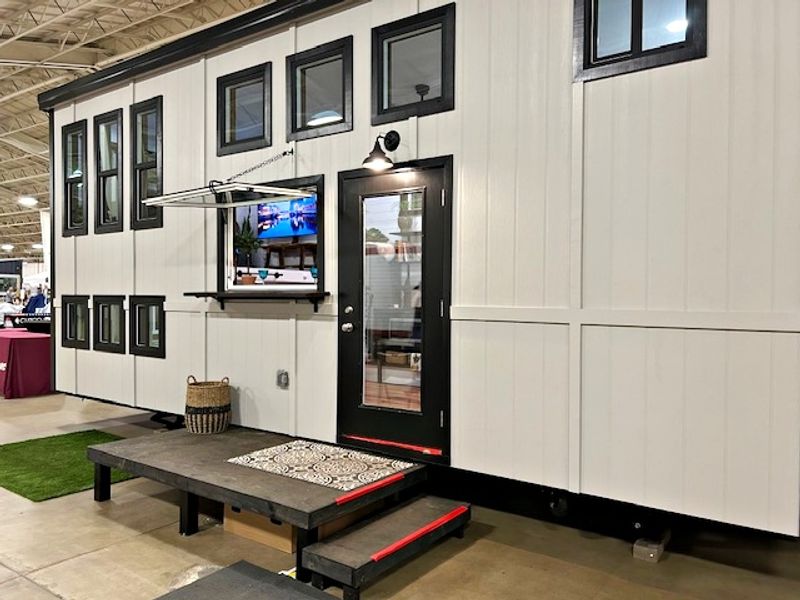 Modern Tiny Home for Sale In California image 2