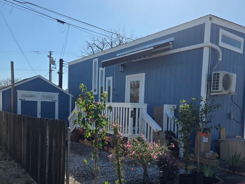 Amazing Tiny Home on wheels with catwalk!