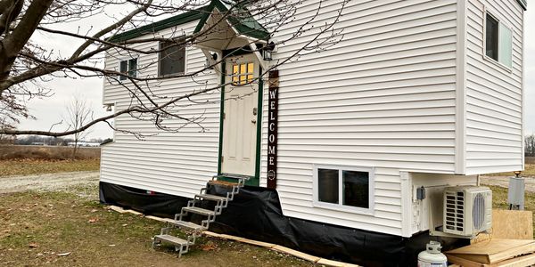 For Sale - 28-Foot Tiny House on Wheels! image 4