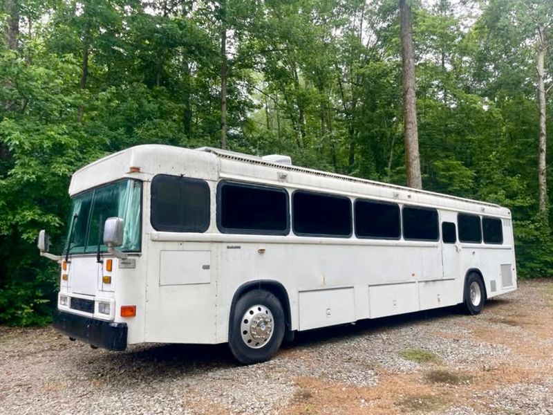 40' Off-Grid Bus Conversion – Fully Equipped & Family-Tested image 1