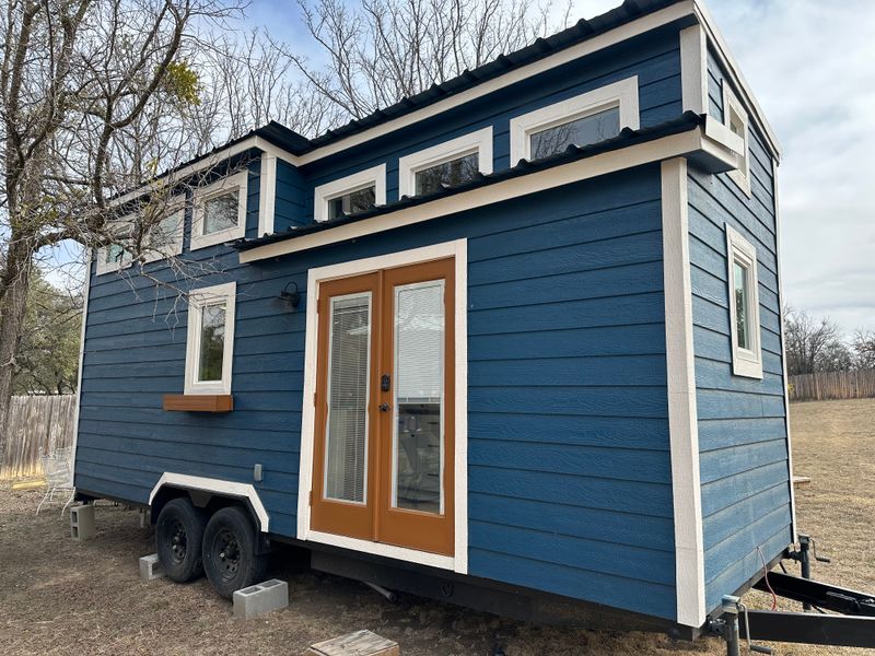 Modern 24’ Tiny Home on Wheels – Move-In Ready!