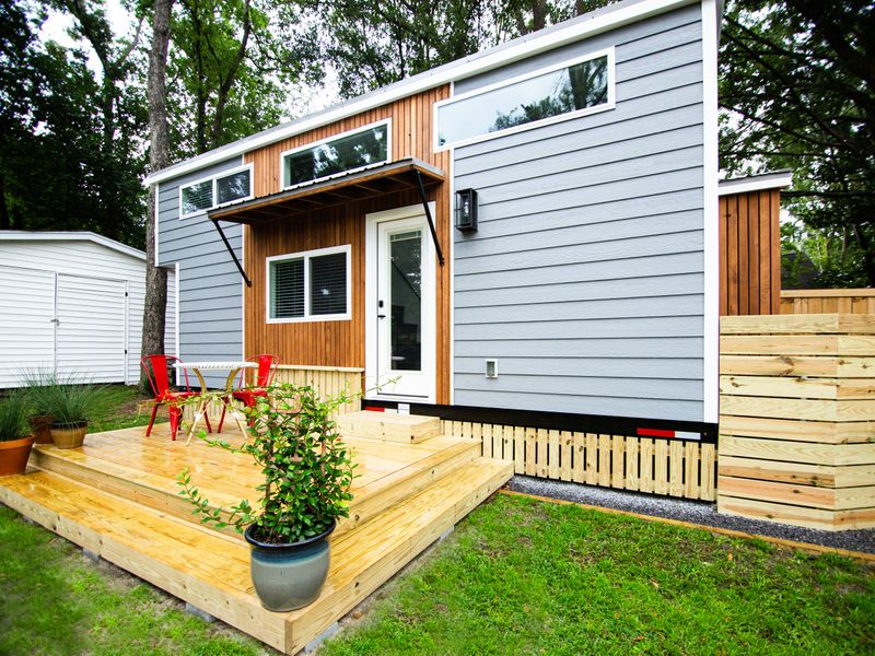 Fully Furnished Custom-Built Tiny Home – Move-In Ready!