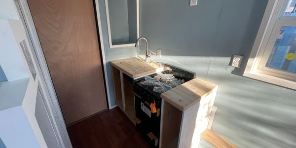 Move-In Ready: Custom-Built Tiny Home on Wheels - For Sale ! image 5
